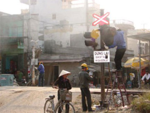 Tàu hỏa tông chết 2 cụ ông