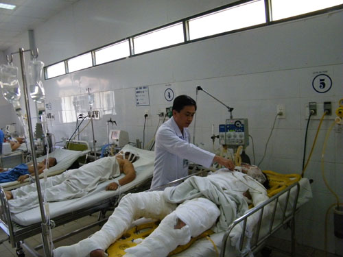 Cô gái bị đốt tại phòng trà đã tử vong, hung thủ ra đầu thú