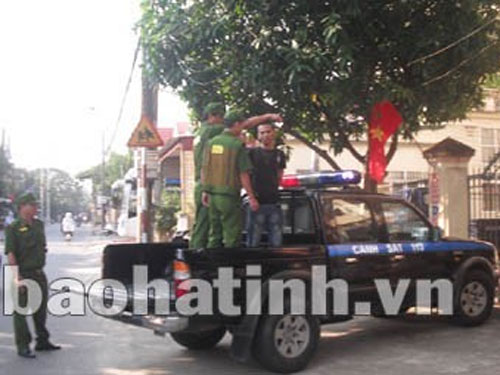"Phê" ma túy, bắt con tin gây náo loạn bệnh viện