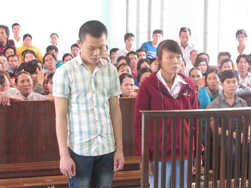 Trả thù cho con, bị đâm chết