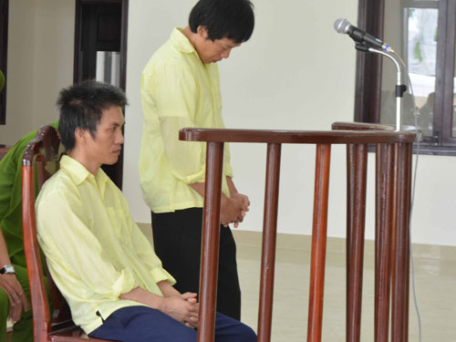 Xử 2 "siêu trộm": Bị cáo xin được ngồi vì mệt và đau chân