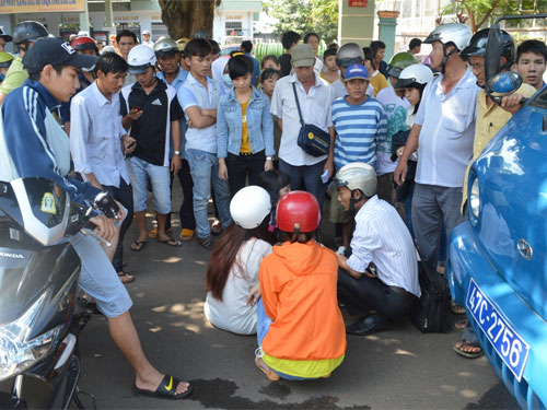 Cho rằng công an đánh người, dân bức xúc làm náo loạn khu phố
