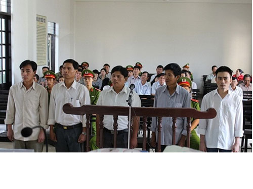 4 cán bộ lãnh án tù