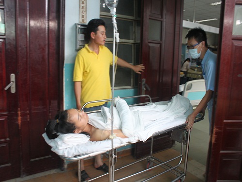 Đi ăn cưới về, bị cướp chém đứt lìa bàn tay