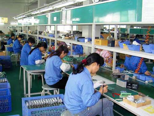 Làm việc thâu đêm, 17 công nhân ngất xỉu