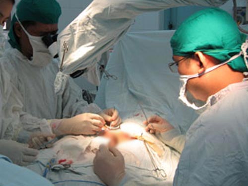 Chàng trai trẻ bị mất tinh hoàn