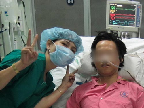 Hai mẹ con ghép gan đã tỉnh táo, trò chuyện, ăn uống được