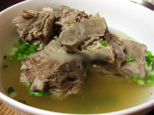 Sặc cháo, xương heo chui vào phổi