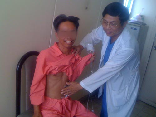 Hạnh phúc vỡ òa sau gần 40 năm đại tiện bằng hông