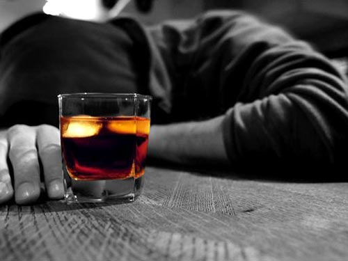 Rượu tác hại lâu dài đến khả năng tình dục