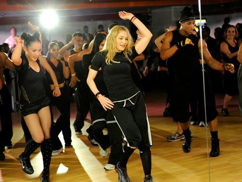 Madonna trở thành nữ tỉ phú nhạc pop đầu tiên