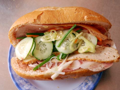 Sốt trứng gà và chả bò khiến 27 người ngộ độc