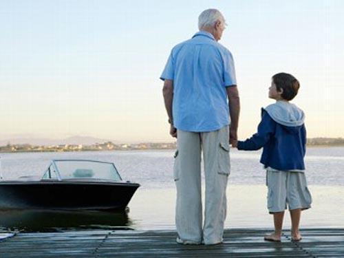 Cha có con muộn, cháu dễ bị tự kỷ