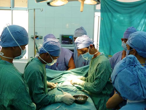 Cứu sống bé sơ sinh bị bệnh tim nguy kịch