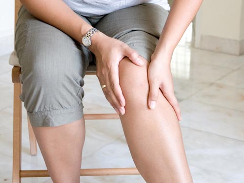 Đau chân trái, bác sĩ mổ chân phải