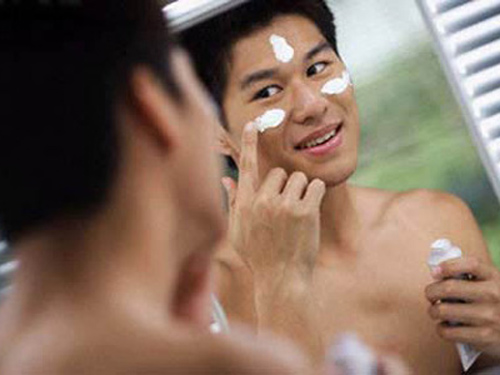 Hai thanh niên nguy kịch vì tắm trắng