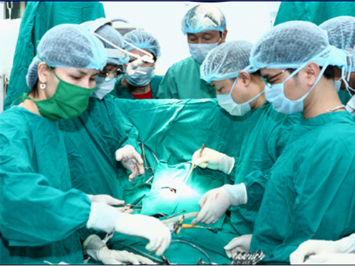 Đắng lòng cha mẹ không biết con là trai hay gái