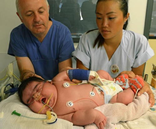 Sinh thường được bé gái nặng hơn 6 kg