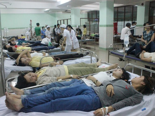 Hàng trăm công nhân nhập viện vì ngộ độc
