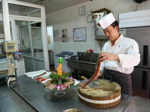 Đàn ông rỉ tai nhau chuyện “ăn gì bổ nấy”