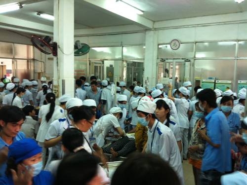 1.000 công nhân nhập viện sau bữa ăn trưa