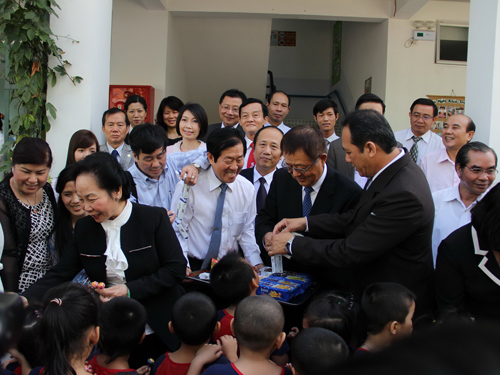Phó Chủ tịch nước thăm trường mầm non trong nhà máy