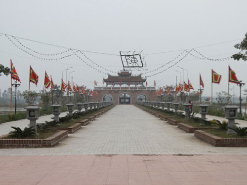 Cạnh tranh lễ hội đền Trần