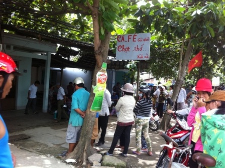 Giết người, vứt xác trước cửa quán