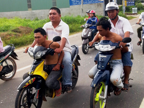 “Cậu ấm” đi săn cướp