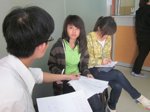 Tuyển sinh ĐH- CĐ 2012: Vất vả chỉnh sửa hồ sơ
