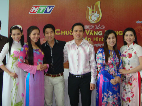 Chín thí sinh vào chung kết Chuông vàng vọng cổ 2012