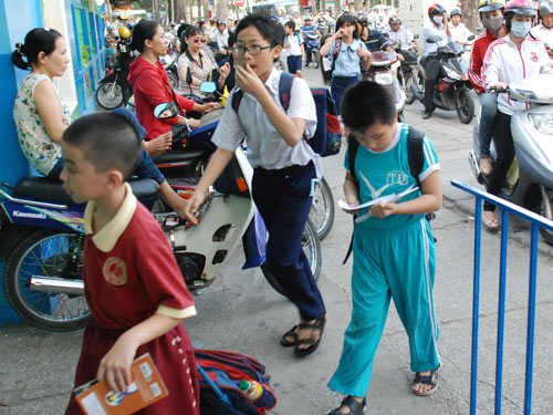Dạy thêm, học thêm: Không nhất thiết phải cấm !