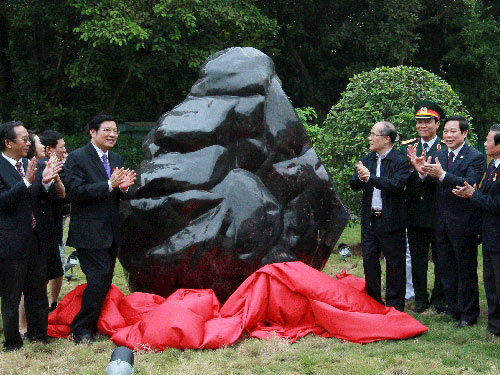Cung tiến đá quý cho Lăng Chủ tịch Hồ Chí Minh