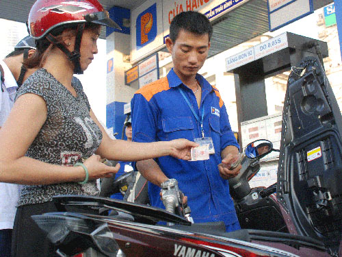 Xăng dầu: Đủ kiểu "móc túi" người tiêu dùng