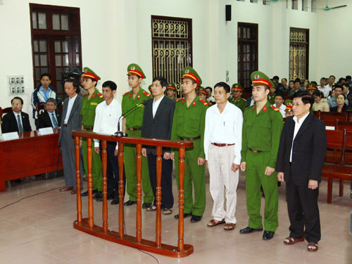 Thi hành công vụ: Làm sai, ai bồi thường?