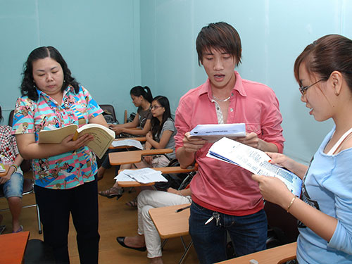Sinh viên vất vả với tiếng Anh