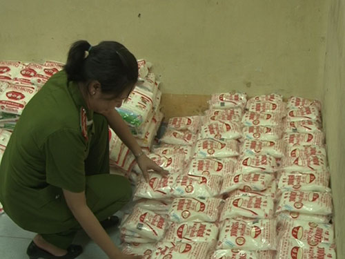Phá đường dây làm giả, tiêu thụ hàng tấn bột ngọt