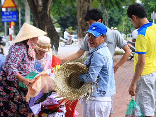 Du lịch “chặt chém”, đạo đức xuống cấp
