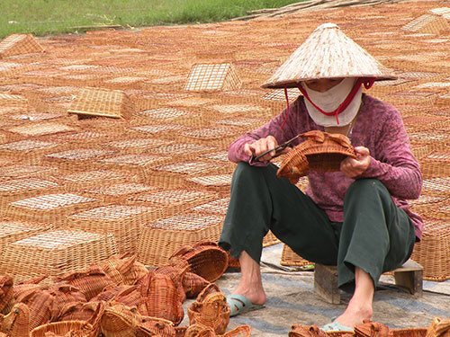 Làng nghề hấp hối: Mò mẫm trên đường hội nhập