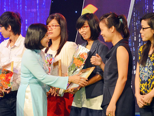 Bút sắc, lòng trong, tâm sáng