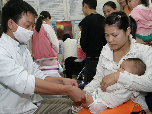Nối dài nỗi lo vắc-xin