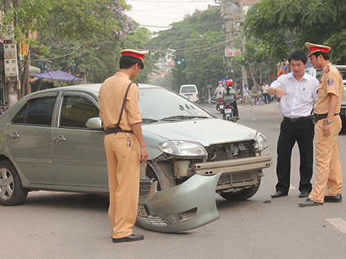 Ba bộ đồng tình... phạt xe không chính chủ!
