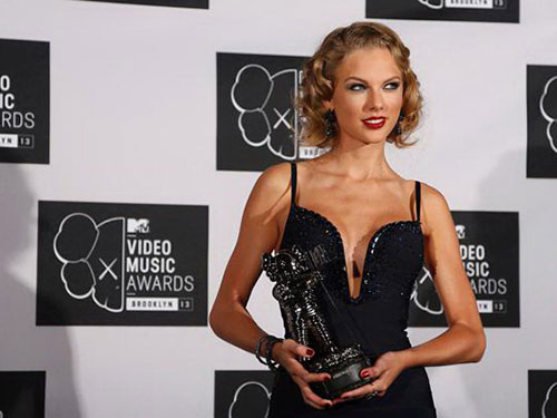 Taylor Swift dẫn đầu đề cử giải thưởng nhạc đồng quê Mỹ