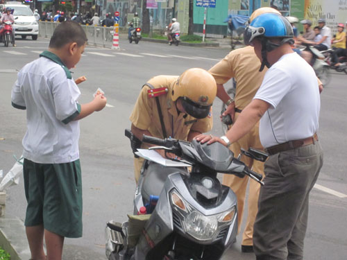 CSGT dẫn đầu danh sách tham nhũng: Chưa công bằng!