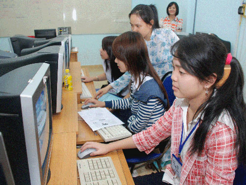 Lấn sân giáo dục phổ thông