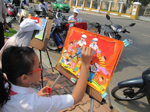 Thi vẽ tranh “Em yêu biển - đảo quê hương”