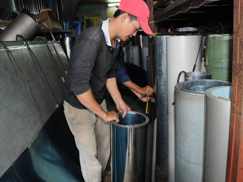 Kiện hàng ngoại bán phá giá