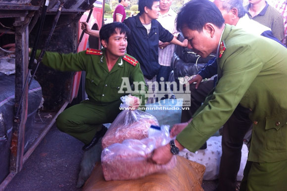 Nghi ngờ hơn 1,3 tấn sợi mực khô giả