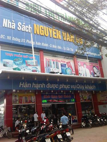 Phạt Nhà sách Nguyễn Văn Cừ vì bán sách lậu, có nội dung ma quái