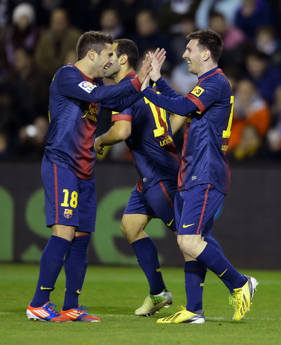 Quà giáng sinh sớm cho Barca, Real gục ngã